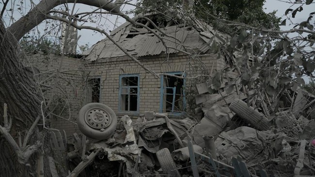 Ledakan keras terdengar hampir setiap hari di dekat reaktor tenaga nuklir Zaporizhizhia, Ukraina, selama pekan ini.