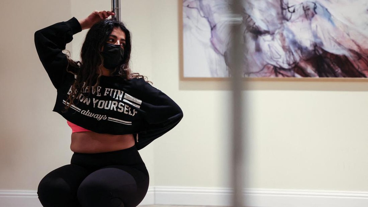 FOTO: Ramai-ramai Perempuan Arab Saudi Hapus Stigma Negatif Pole Dance