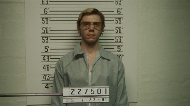 Kostum bertema pembunuh berantai Jeffrey Dahmer dilarang dijual di situs jual beli eBay menjelang perayaan Halloween.