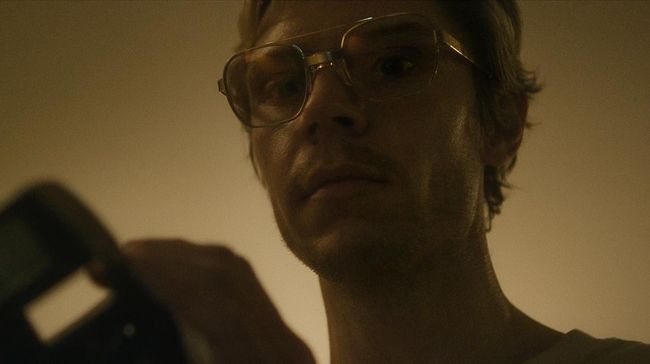 Serial Dahmer - Monster: The Jeffrey Dahmer Story menuai respons positif karena menampilkan kengerian pembunuh berantai di 17 di AS itu.