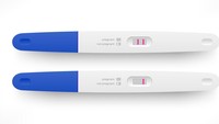 <p>Berbeda dengan non-digital, test pack digital memiliki bentuk besar. Tes kehamilan digital menggunakan metode<em> rapid assay delivery</em> yakni cara untuk mendeteksi kehamilan lebih cepat. Hasil tes pack digital yang positif hamil ditandai dengan dua garis merah. (Foto: Getty Images/iStockphoto/Ekaterina Mutigullina)</p>