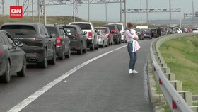 VIDEO: Jembatan Crimea Rusak Gegara Ledakan, Antrean Mobil Mengular