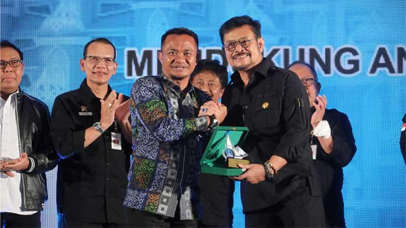 Menteri Pertanian Syahrul Yasin Limpo (SYL) mendorong ribuan petani milenial di wilayah Indonesia Timur