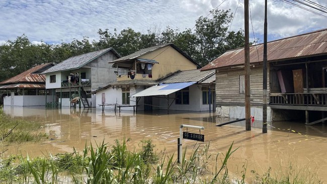 Pemkab Malang masih terus mendata warga dan wilayah terdampak banjir. Di Desa Sitiarjo saja, setidaknya ada 600 keluarga terdampak.