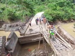 Desa Matajang Enrekang 3 Hari Mati Listrik Imbas Banjir Bandang, Akses Putus
