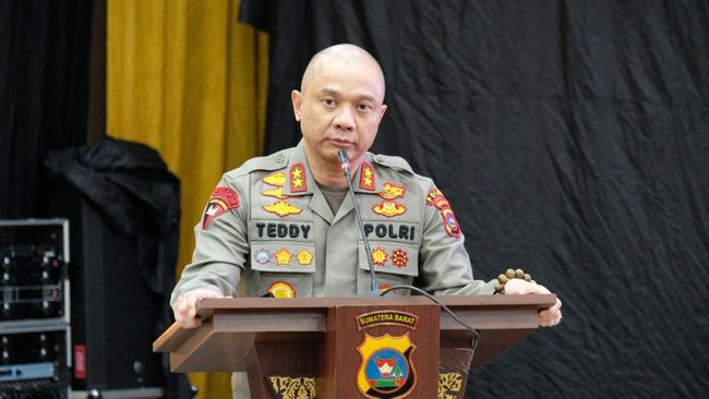 Teddy Minahasa, Bintang Dua, Polisi Terkaya dan Jerat Kasus Narkoba