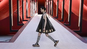 Louis Vuitton Dan Koleksi Integral Karya Nicolas Ghesquiere