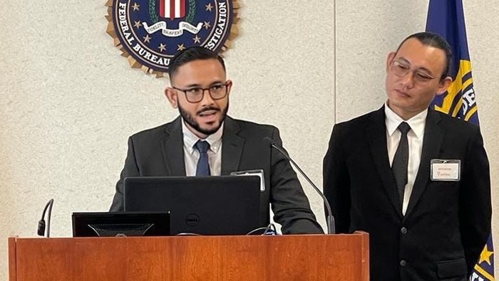 Hebat! Dua Mahasiswa Indonesia Diundang Jadi Pembicara di FBI karena Ungkap Kasus Pemalsuan Website Hebat! Dua Mahasiswa Indonesia Diundang Jadi Pembicara di FBI karena Ungkap Kasus Pemalsuan Website