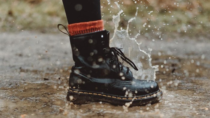 Nggak Perlu Takut Kotor Lagi, Ini Kiat Merawat Sepatu Boots Selama Musim Hujan! Nggak Perlu Takut Kotor Lagi, Ini Kiat Merawat Sepatu Boots Selama Musim Hujan!