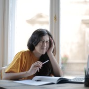 Perempuan Cenderung Lebih Sering Terserang Migrain, Ini Alasannya!