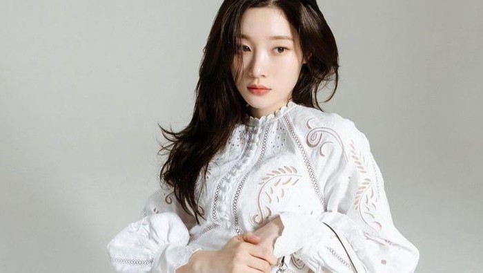 7 OOTD Ala Jung Chae-yeon, Pewaris Keluarga Konglomerat di The Golden Spoon 7 OOTD Ala Jung Chae-yeon, Pewaris Keluarga Konglomerat di The Golden Spoon