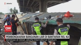 VIDEO: Pembongkaran Bangunan Liar di Bantaran Rel KA