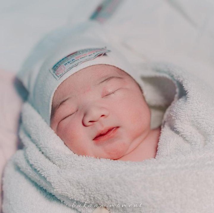 <p>Ara Puti Sabai, bayi manis dan menggemaskan ini lahir pada 8 Agustus 2022 di RS Bina Medika Bintaro. Ara merupakan putri pasangan Irish Bella dan Ammar Zoni. (Foto: dok. Instagram @_Irishbella_)</p>
