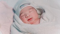 <p>Ara Puti Sabai, bayi manis dan menggemaskan ini lahir pada 8 Agustus 2022 di RS Bina Medika Bintaro. Ara merupakan putri pasangan Irish Bella dan Ammar Zoni. (Foto: dok. Instagram @_Irishbella_)</p>