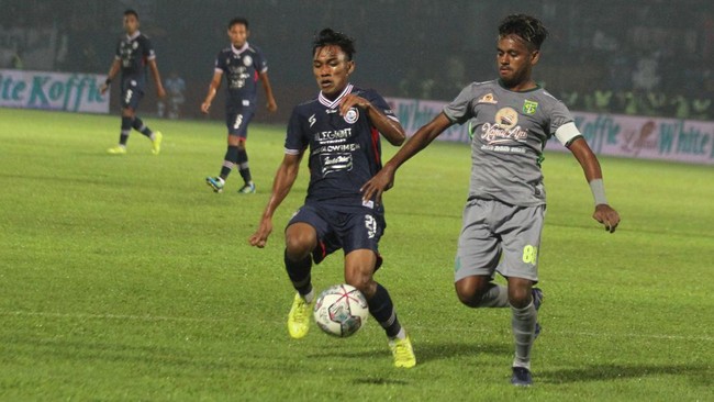 PT LIB Klaim Jadwal Arema vs Persebaya Hasil Kesepakatan Bersama PT LIB mengklaim bahwa penetapan jadwal pertandingan Liga 1 Arema FC Vs Persebaya di Stadion Kanjuruhan pada 1 Oktober lalu merupakan kesepakatan bersama.