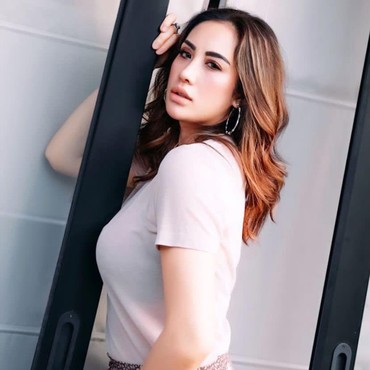 7 Foto Terbaru Shinta Bachir Usai Gagal Nikah dengan Suami Catherine Wilson