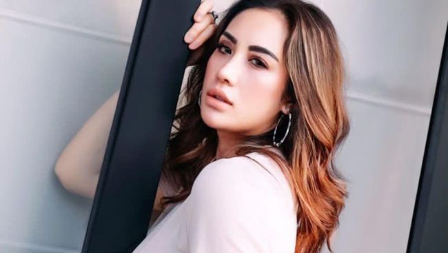 7 Foto Terbaru Shinta Bachir Usai Gagal Nikah dengan Suami Catherine Wilson