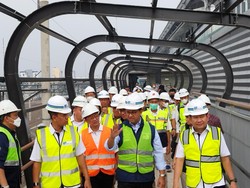 Anies Tinjau Jembatan Skywalk Rp 38 M di Lebak Bulus