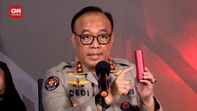 VIDEO: Polri Sebut Gas Air Mata Kedaluwarsa Tak Bahaya Seperti Makanan