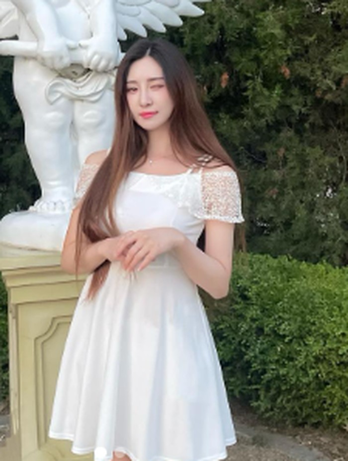 Tidak lama kemudian, Taeryeong berhasil melakukan debut bersama LUNARSOLAR, di bawah JPlanet Entertainment. Namun perjalanan grup ini harus berhenti di tahun 2022 karena satu dan lain hal./ foto: instagram.com/lim._.taeryeong