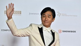 Tony Leung Meeting dengan Hwang Dong-hyuk, Istri Singgung Squid Game