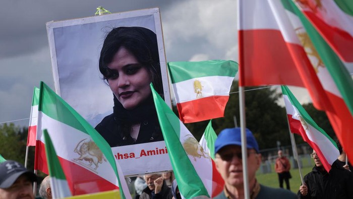 BERLIN, GERMANY - SEPTEMBER 28: Supporters of the National Council of Resistance of Iran, an Iranian opposition group based abroad, protest over the death of Mahsa Amini in Iran on September 28, 2022 in Berlin, Germany. Amini, 22, was arrested by Iranian authorities in Tehran on September 13 for not wearing her headscarf properly and died three days afterwards, apparently due to a severe head injury. Her death has sparked demonstrations in Iran nationwide that have spiralled into violence between protesters and police and left dozens of protesters dead. (Photo by Sean Gallup/Getty Images)