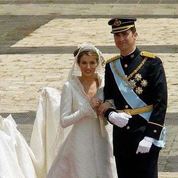 img-title Bukan Kate Middleton, Ternyata Gaun Pengantin Kerajaan Termahal Dipakai Bangsawan Ini! Harganya Rp122 Miliar