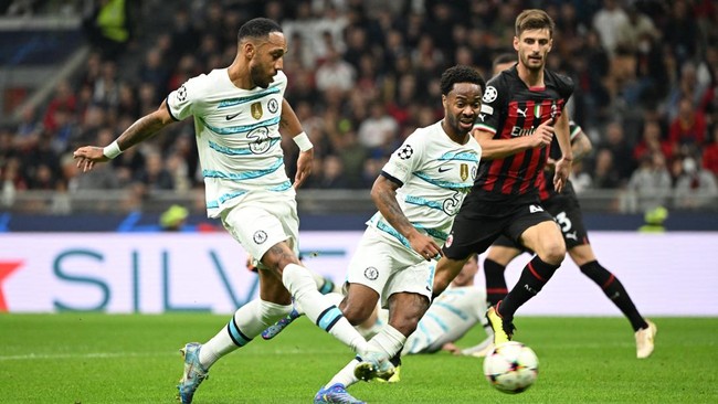 Chelsea mengalahkan AC Milan 2-0 dalam laga yang diwarnai hujan kartu pada matchday keempat Grup E Liga Champions.