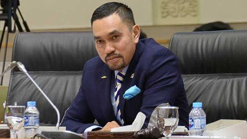 Wakil Ketua Komisi III DPR RI Ahmad Sahroni menilai tindakan sujud massal yang dilakukan Polres Malang adalah bentuk tanggung jawab moral yang perlu dilakukan.