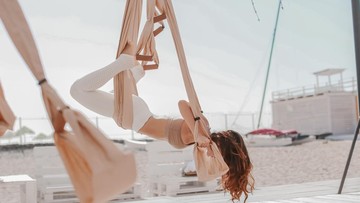 MANFAAT AERIAL YOGA