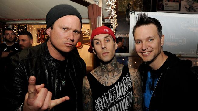 Tom DeLonge bakal kembali bergabung sebagai personel Blink-182 bersama Travis Barker dan Mark Hoppus. Mereka akan rilis lagu baru dan tur dunia.