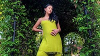 7 Potret Canti Tachril Istri Adipati Dolken, Makin Glowing Pamer Baby Bump
