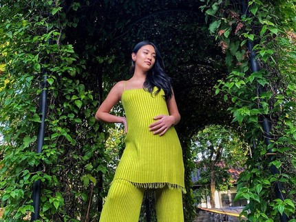 7 Potret Canti Tachril Istri Adipati Dolken, Makin Glowing Pamer Baby Bump