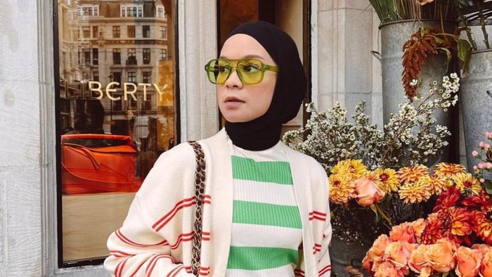 Contek Gaya OOTD Hijab Buat Tampil Stylish di Festival Musik Contek Gaya OOTD Hijab Buat Tampil Stylish di Festival Musik