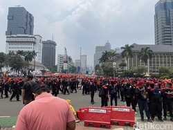 Demo Tolak BBM Naik, Massa Buruh Tiba di Patung Kuda Jakpus