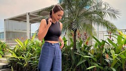 Hot Mom! 7 Potret Donna Agnesia dengan Perut Rata Usai BB Turun