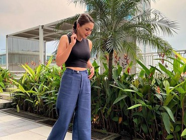 img-title Hot Mom! 7 Potret Donna Agnesia dengan Perut Rata Usai BB Turun