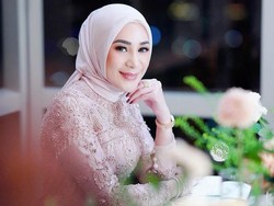 Jarang Tersorot, 7 Penampilan Istri Andre Taulany Ultah ke-37 Bikin Pangling