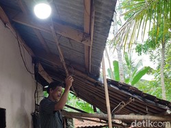 Unik, Pria di Ciamis Kebal Setrum!