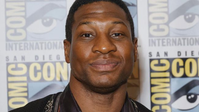 Jonathan Majors membesarkan ototnya demi menjadi Kang the Conqueror dalam Ant-Man and the Wasp: Quantumania.