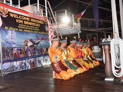 Keseruan-Atraksi Taruna AAL saat Cocktail Party KRI Bima Suci di Bali