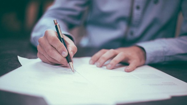 Letter of Credit (L/C): Pengertian, Fungsi, Cara Kerja, Jenis, dan Contohnya