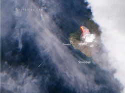 Gunung Berapi Stromboli di Italia Erupsi, Letusan Terlihat sampai Ruang Angkasa