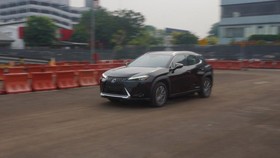 Toyota Edukasi Paspampres Nyetir Lexus UX 300e untuk KTT G20