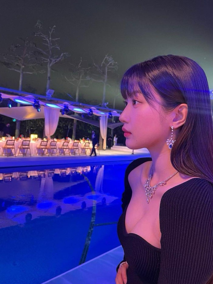 Selain Moon Ga Young, selebriti lainnya seperti Park Hyung Sik dan Song Hye Kyo pun turut hadir di acara Chaumet tersebut, Beauties./ Foto: instagram.com/m_kayoung
