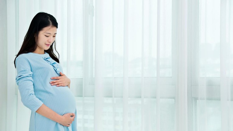 perut ibu hamil turun Ilustrasi perut ibu hamil 8 bulan turun jelang persalinan