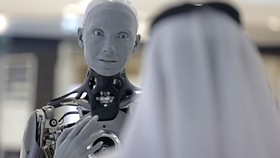 FOTO: Robot Humanoid Ameca Sapa Pengunjung Museum di Dubai