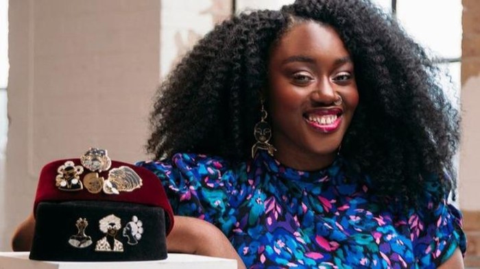 Seniman Asal Inggris Ini Rayakan Keindahan Perempuan Kulit Hitam Melalui Karya Seni