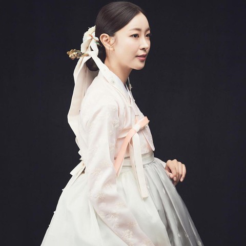 Model hotsell baju hanbok