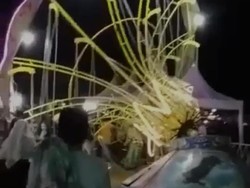 Wahana Ayunan Putar di Pasar Malam Blega Bangkalan Ambruk